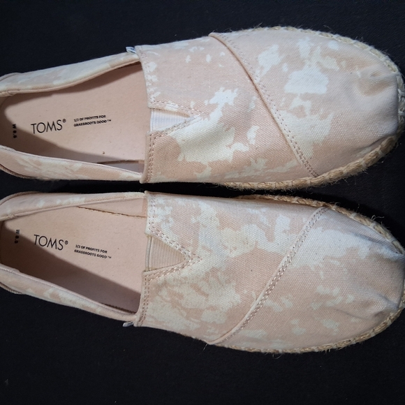 Toms Cream Espadrilles Shimmery Slip-Ons - Picture 3 of 9